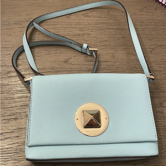 Sweet ♠️Kate Spade Bag! Sally Crossbody In Blue Hydrangea With Pyramid Clasp! - Picture 10 of 10